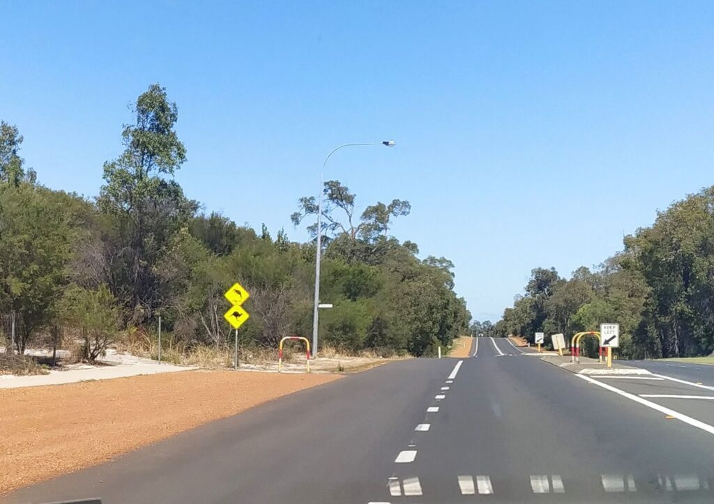 Route droite d'Australie, en avant pour Margaret River.